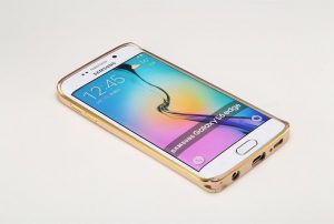 op vien chi vang s6 edge 2 300x202 - Ốp viền Samsung S6 / S6 Edge bo chỉ vàng